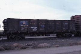 Burlington Northern gondola 966129 at Pasco, Washington, in 1981.