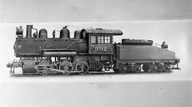 Northern Pacific steam locomotive 902 in 1916.