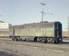 Burlington Northern diesel locomotive 827 at Portland, Oregon in 1979.