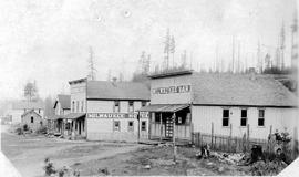 Milwaukee Hotel and Milwaukee Bar at Maple Valley, Washington in 1912.