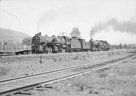 Northern Pacific steam locomotive 4014 at Easton, Washington, in 1943.