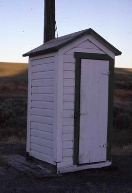 Burlington Northern telephone shelter at Cunningham, Washington, in 1986.