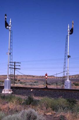 Burlington Northern semaphore signals at Eltopia, Washington, in 1986.