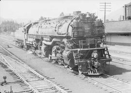 Northern Pacific steam locomotive 5120 at Easton, Washington, in 1944.