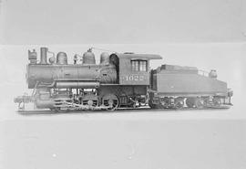 Northern Pacific steam locomotive 1022 in 1916.