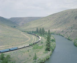 Burlington Northern diesel locomotive 5477 at Wymer, Washington in 1980.