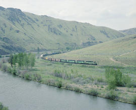 Burlington Northern diesel locomotive 5477 at Wymer, Washington in 1980.