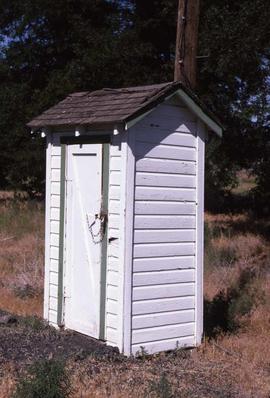 Burlington Northern telephone shelter at Eltopia, Washington, in 1986.