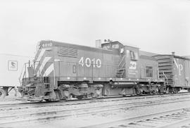 Burlington Northern diesel locomotive 4010 at Hoquiam, Washington in 1976.