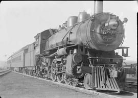 Northern Pacific passenger train DHE at East Auburn, Washington, in 1942.