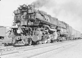 Northern Pacific steam locomotive 5117 at Cle Elum, Washington, in 1943.