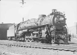 Northern Pacific steam locomotive 2626 at Easton, Washington, in 1943.