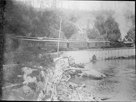 Northern Pacific passenger train at Robe, Washington, circa 1910.