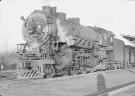 Northern Pacific steam locomotive 2264 at East Auburn, Washington, in 1943.