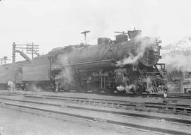 Northern Pacific steam locomotive 2259 at Easton, Washington, in 1943.